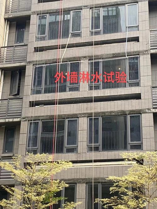 城樓工序之余，精益求精 隨手記錄裝配中的樓市時代烙印